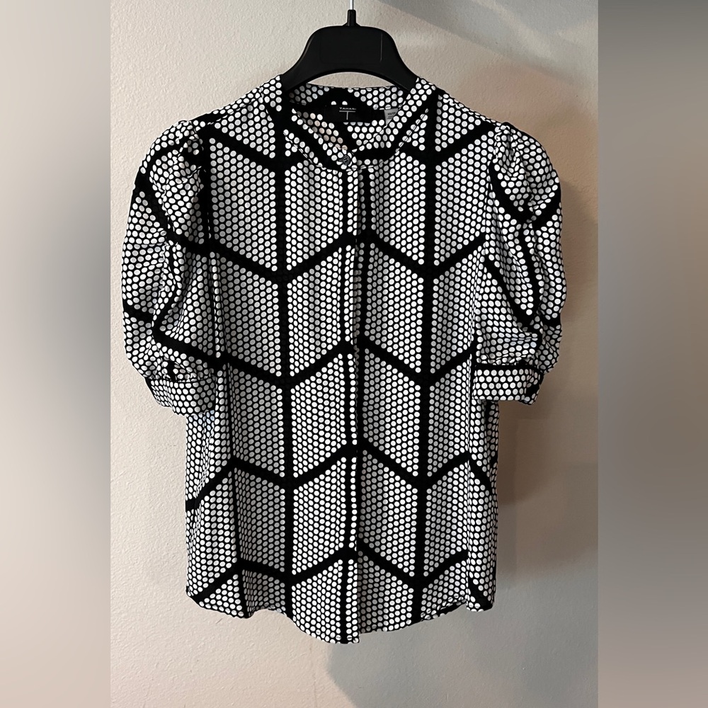 TAHARI Black and White Geometric SHORT SLEEVE